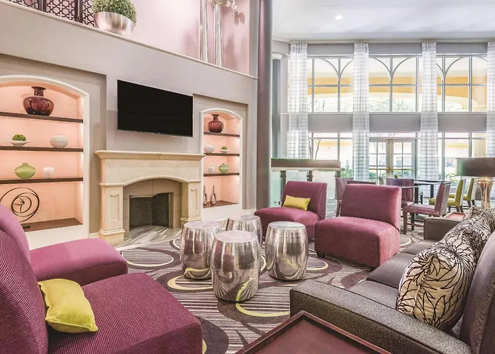 La Quinta Inn & Suites By Wyndham University Area Chapel Hill